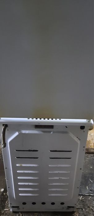 Продам газ плиту .