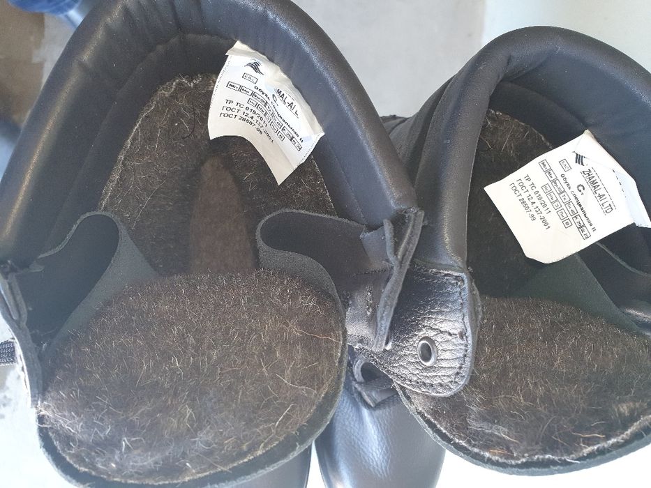 Берцы специальные, зимние.