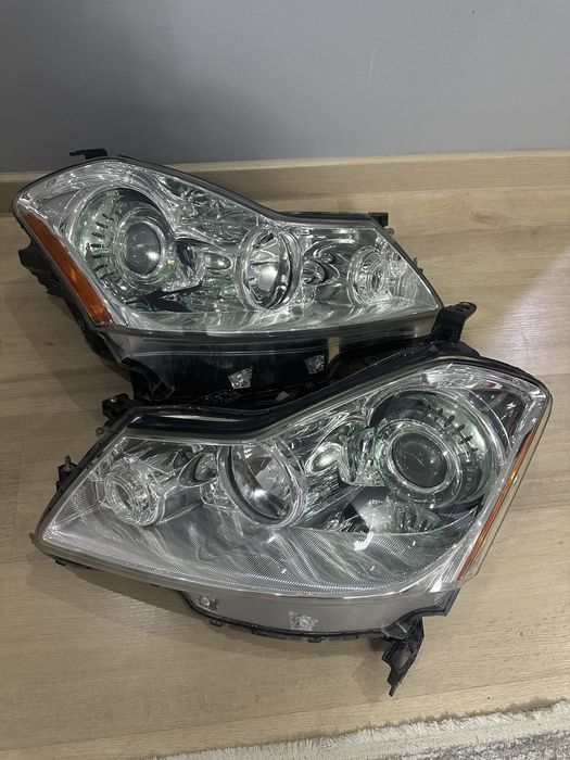 Фары на Nissan Fuga
