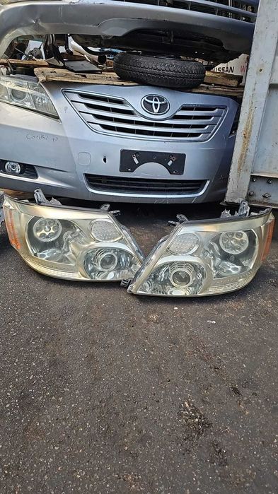 Фары на Toyota Alpard