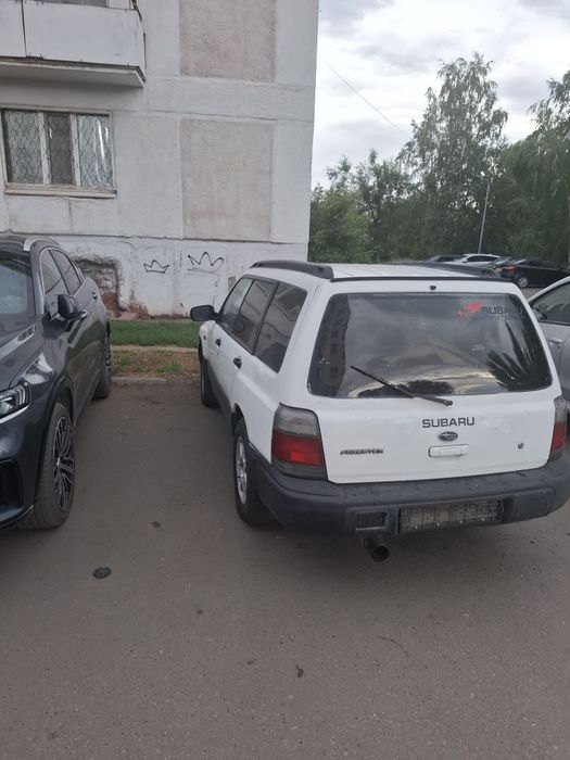 Машина Subaru forester 1997 года