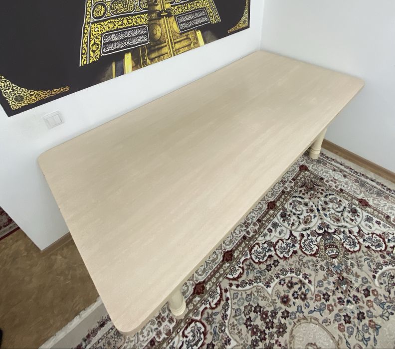 Классикалық үстел, өте жақсы сапада!