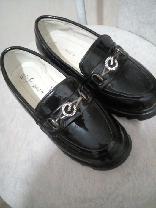 Продаётся туфли 33 и 32 размера