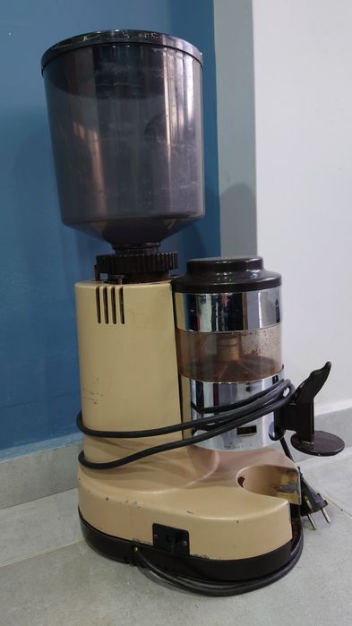 КАФЕМЕЛАЧКА Brazilia професионална Кафемашина  SİEMENS