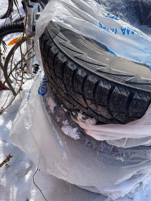 Б/у зимняя резина Hankook 265/65 R17