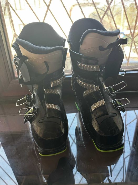 Clapari Rossignol marime 245mm - stare bună, preț accesibil!