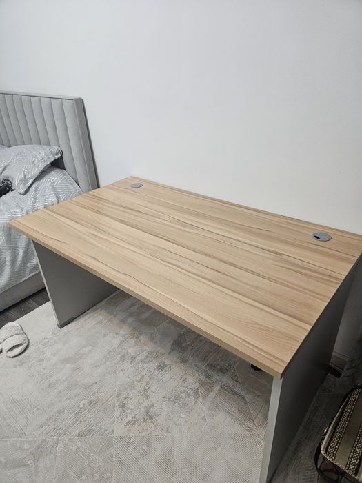 Письменный стол в комнату