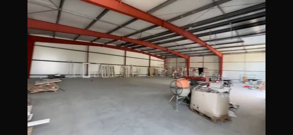 Hala de vanzare cu chiriasi termen lung