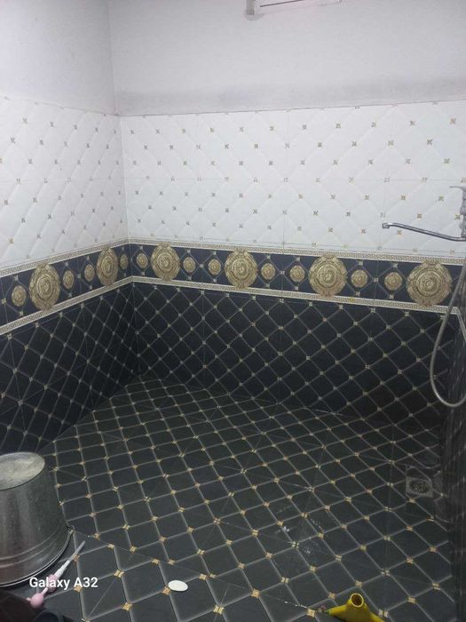 Qiziriq Tumani Rabatak mahallasida 5 xonali uy sotiladi.