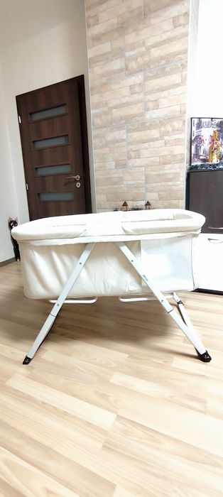 Удобно люлеещо се легло за новороден бебок