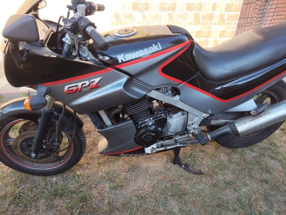 Motocicleta Kawasaki GPZ 500