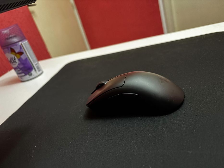 Продавам - Razer Deathadder V4 Pro.