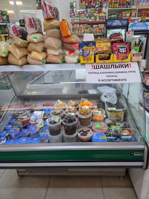 Продам холодильную витрину