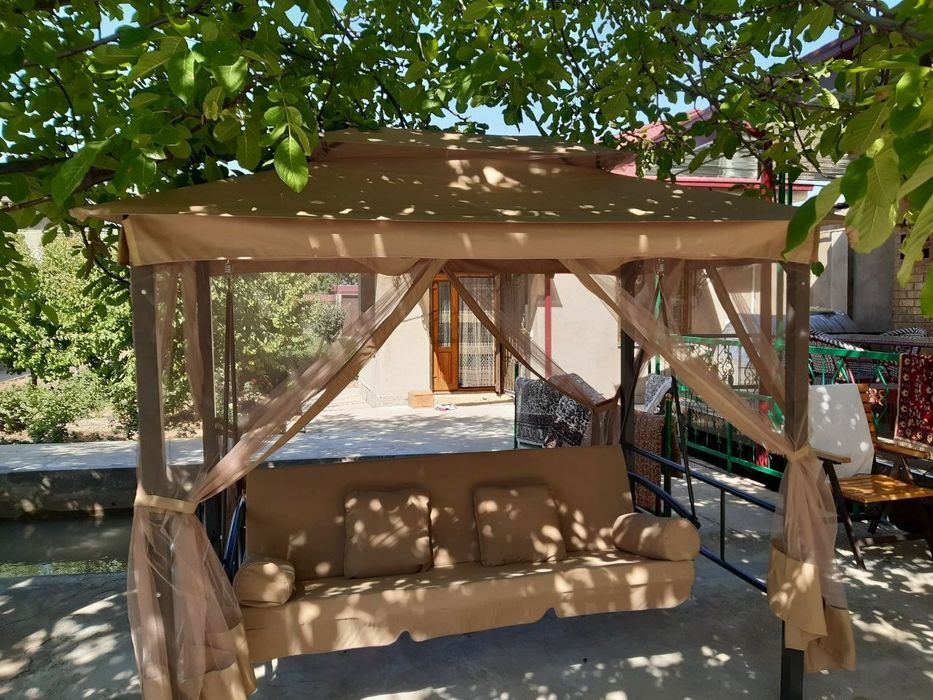 Садовая качеля с москитной сеткой