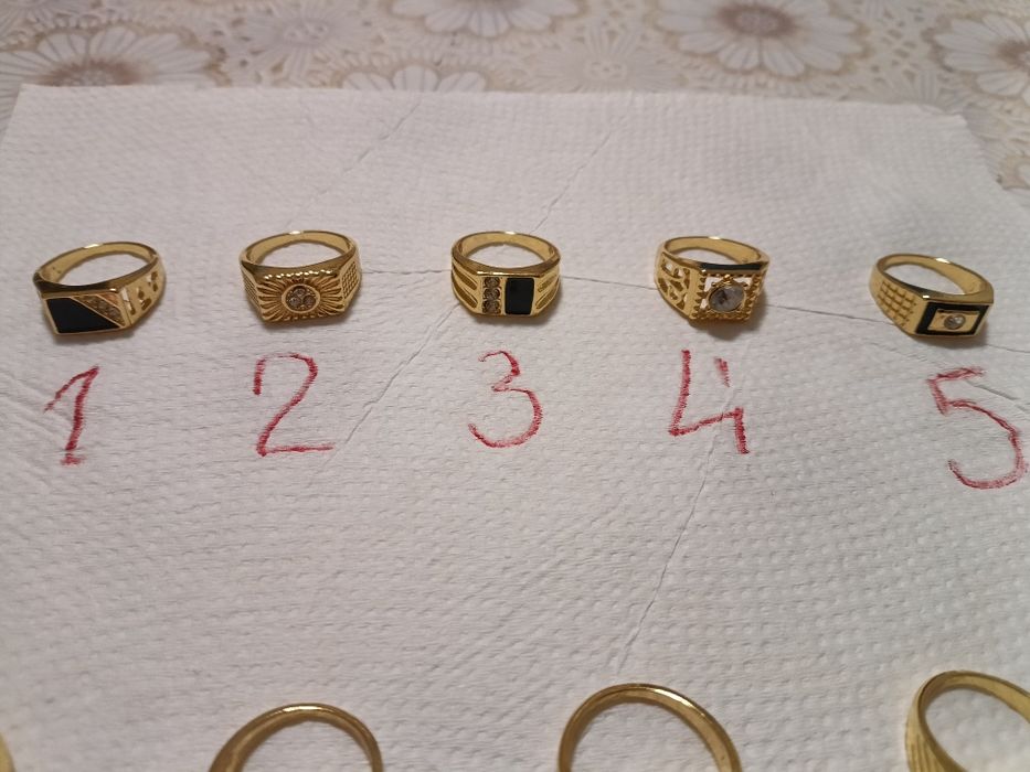 Унисекс пръстен .