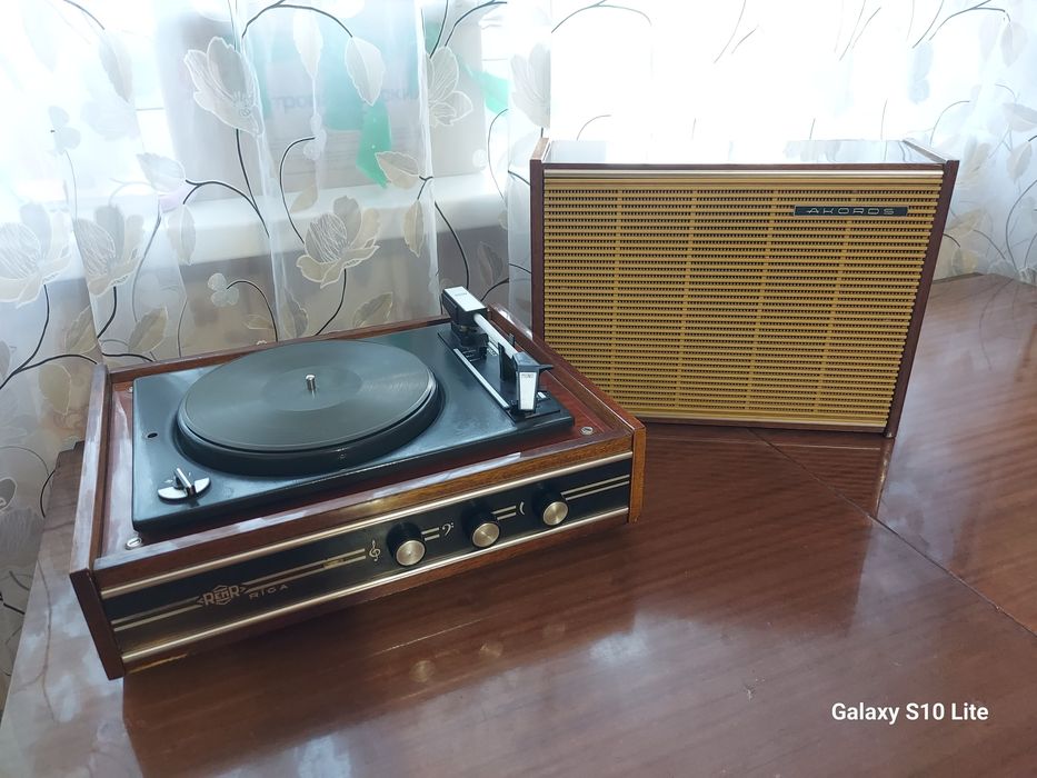 Продам проигрыватель Рига