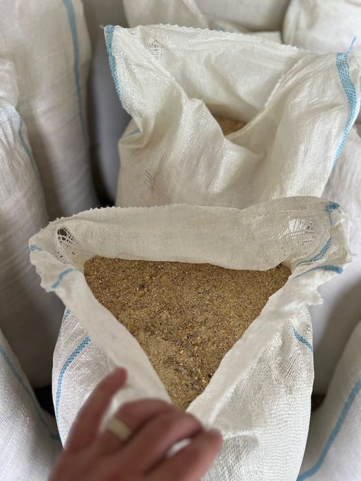 Vând furaj nutritiv pentru animalele tale