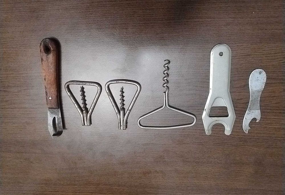 Lot desfăcător conserve / capace sticle și tirbușoane vechi