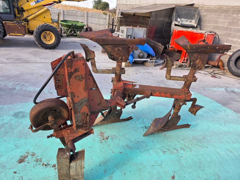 Plug Eicher reversibil  hidraulic cu 2 brazde