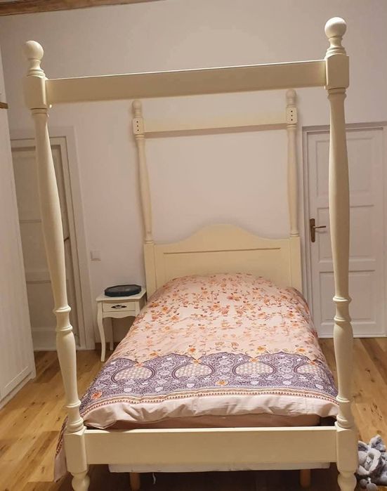 Pat baldachin lemn masiv