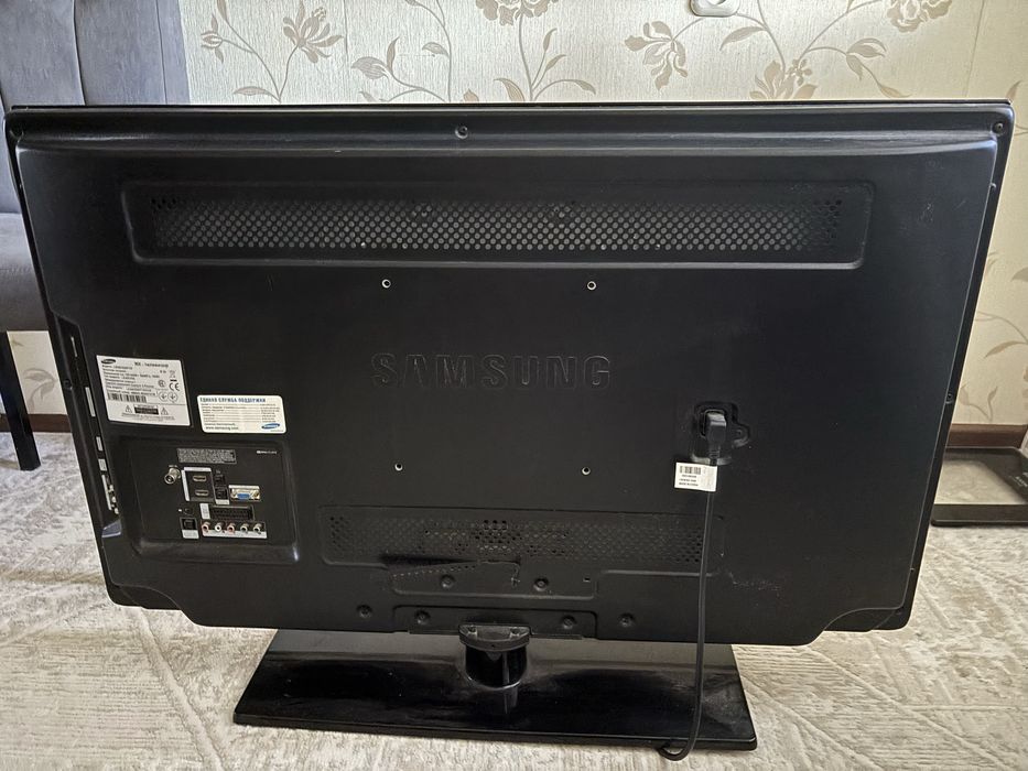 Телевизор Samsung LE40C530F1W черный