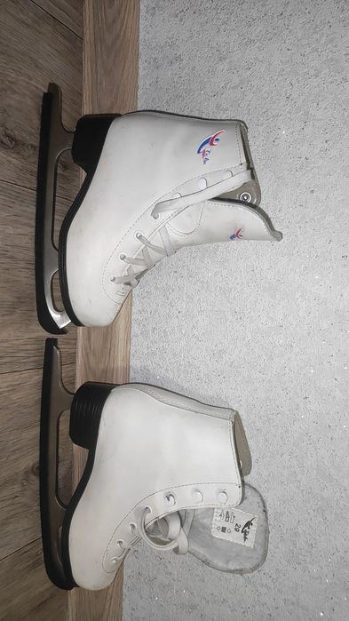 Продам  детские  фигурные  коньки!