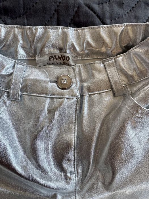 Стебристи панталони