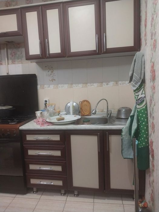Кухонный гарнитур почти новый
