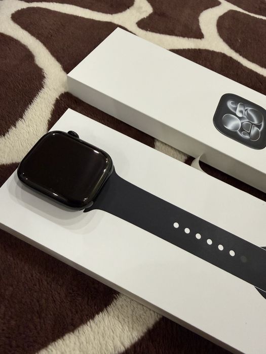 Apple watch 11, 42мм, в черном цвете.