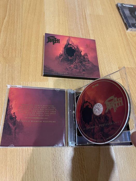 Оригинални CD дискове с музика