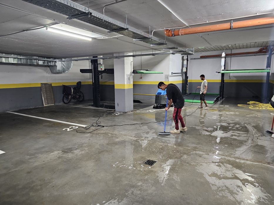 Curățenie parcări case de scara blocuri birouri