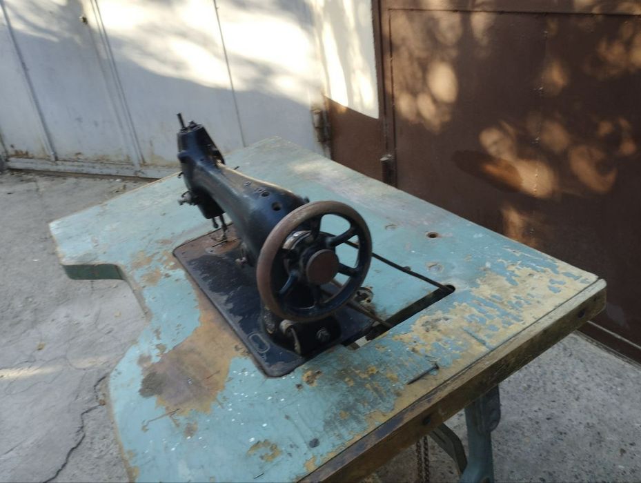 Продается швейная машинка Zinger в работаем состоянии