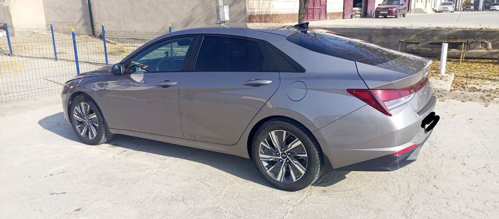 Hyundai Elantra sotiladi