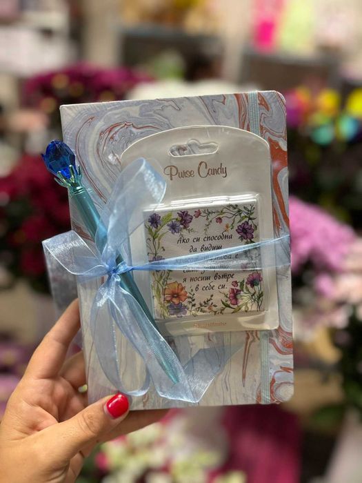 Уникален подарък за учител – дневник + писалка + лале