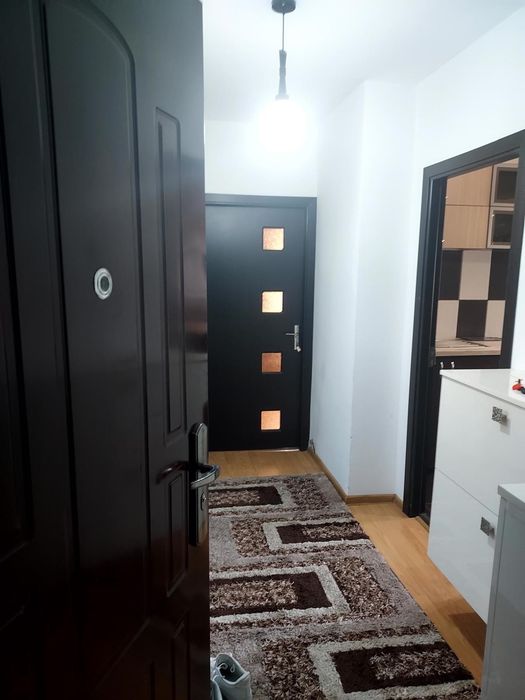 Închiriez aparatament!