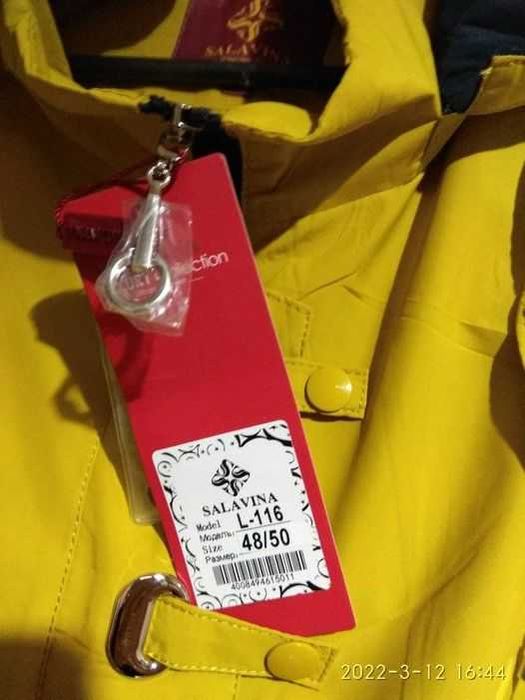 Новая женская куртка с капюшоном