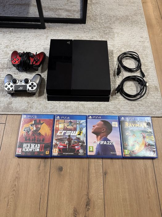 Playstation 4 + 2 джойстика + игри + HDMI кабел