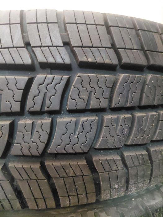 225/65/16C"pirelli, vredestein2бр.гуми