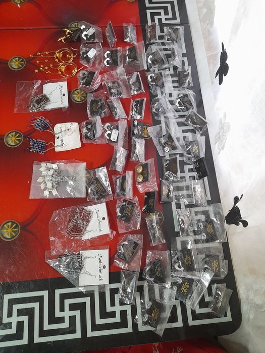 Lot 55 perechi de cercei