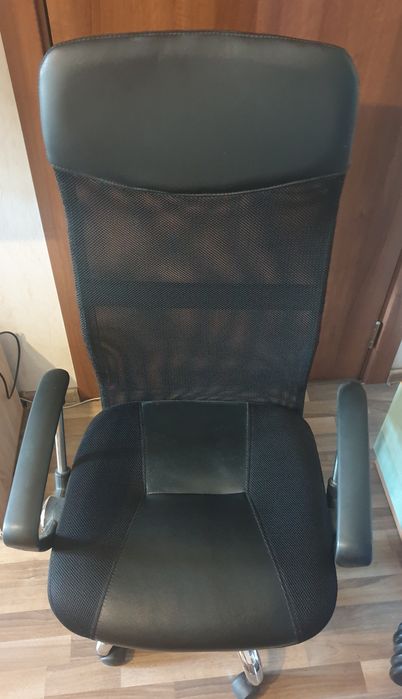 Нов ергономичен офис стол Еко кожа и дамаска-100лв