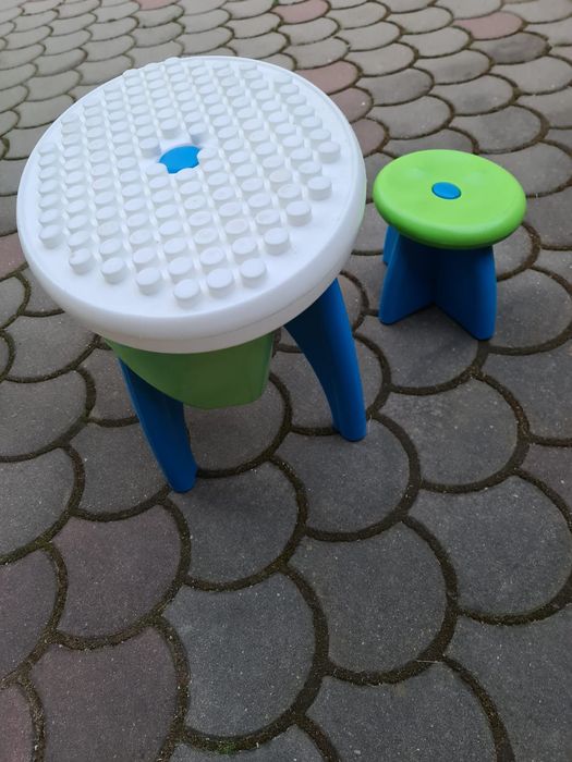 Vând măsuță joaca cuburi