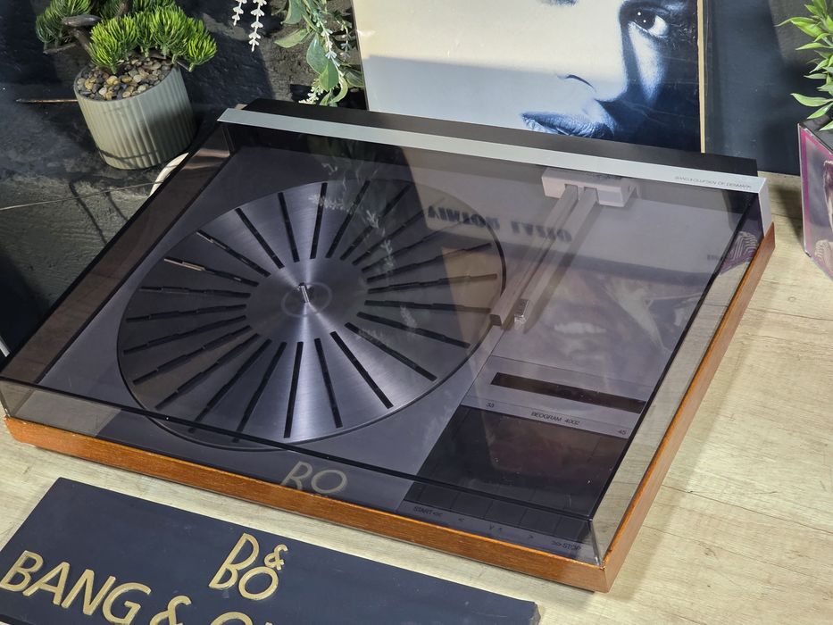 Pick-up BANG & OLUFSEN BEOGRAM 4002, full automatic, hi-end vintage, lemn, aluminiu brut, doza mmc3000