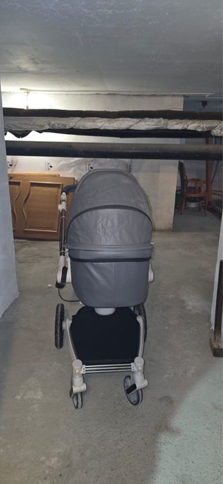 Продается коляска Mom