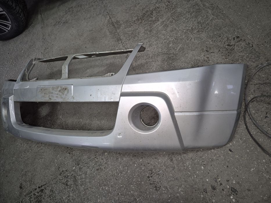 Передний бампер  (оригинал) на Сузуки Гранд Витара