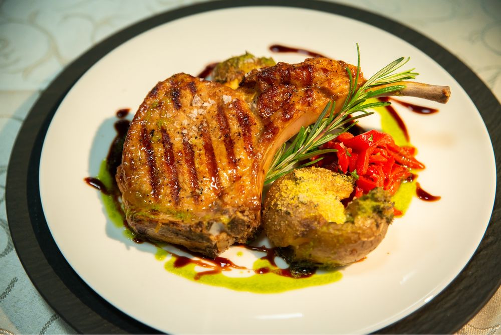 Cort Evenimente nunta botez  mese si aranjamente florale