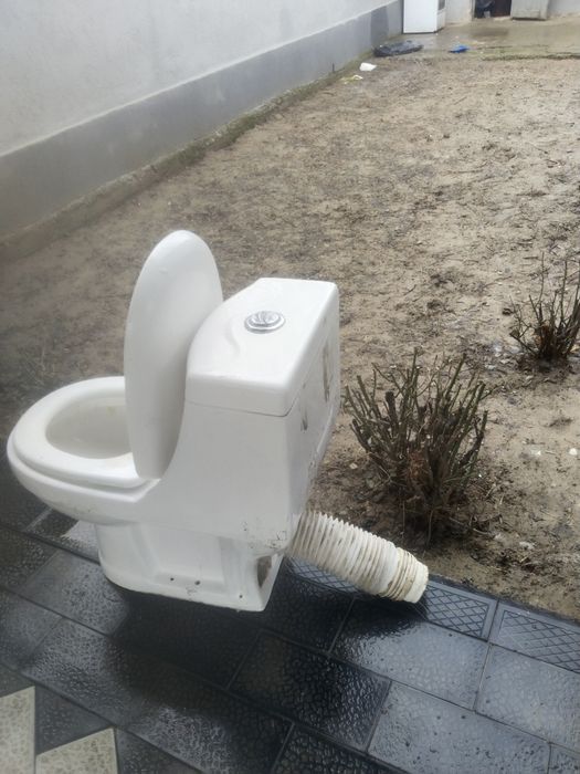 Сантехника унитаз