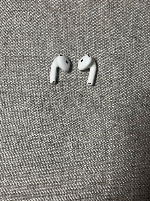 Слушалки AirPods 4