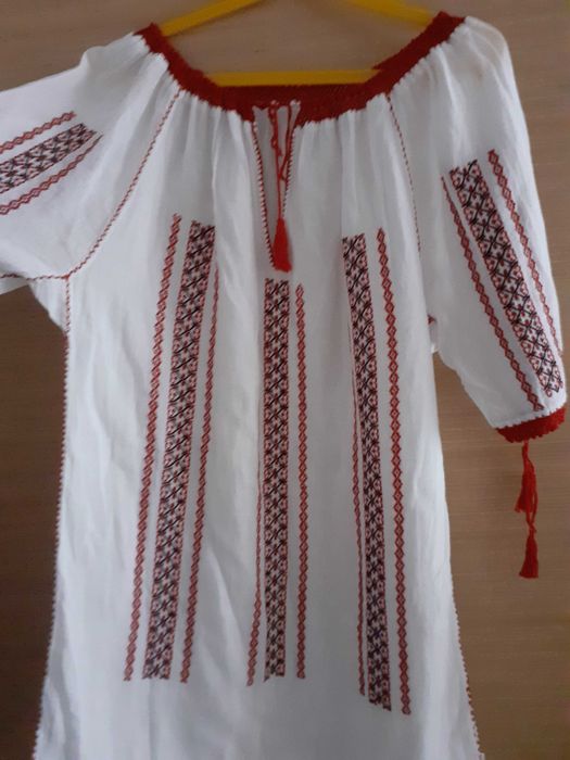Vand ie traditionala cusuta manual, stare foarte buna, pret 300 lei