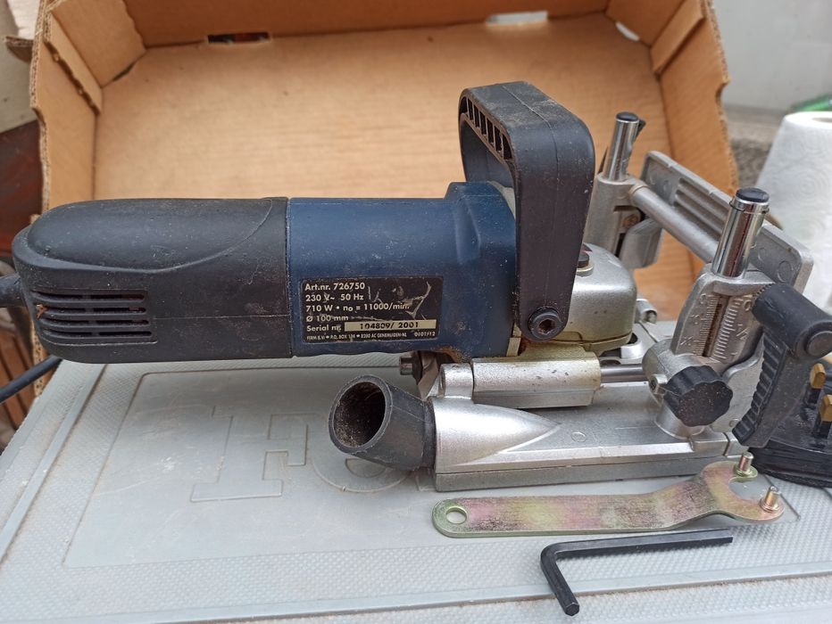 Фреза за сглобки тип бисквитки Ferm 710W