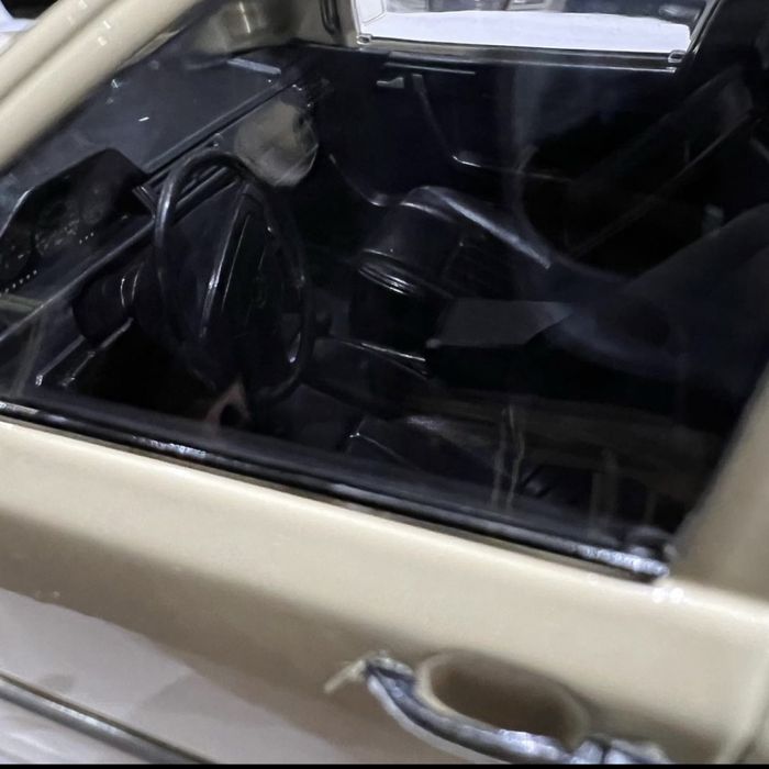 Модель 1:18  Mercedes Benz w124 TAXI